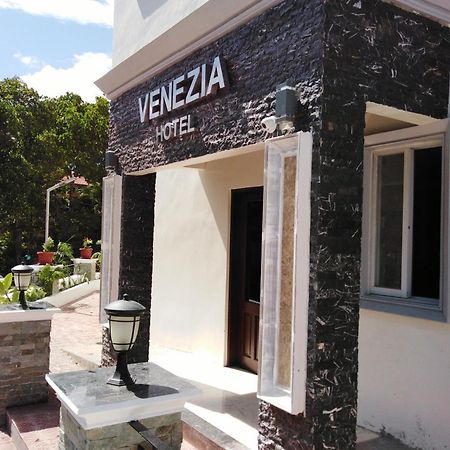 Venezia Suites Hotel Iloilo Eksteriør bilde