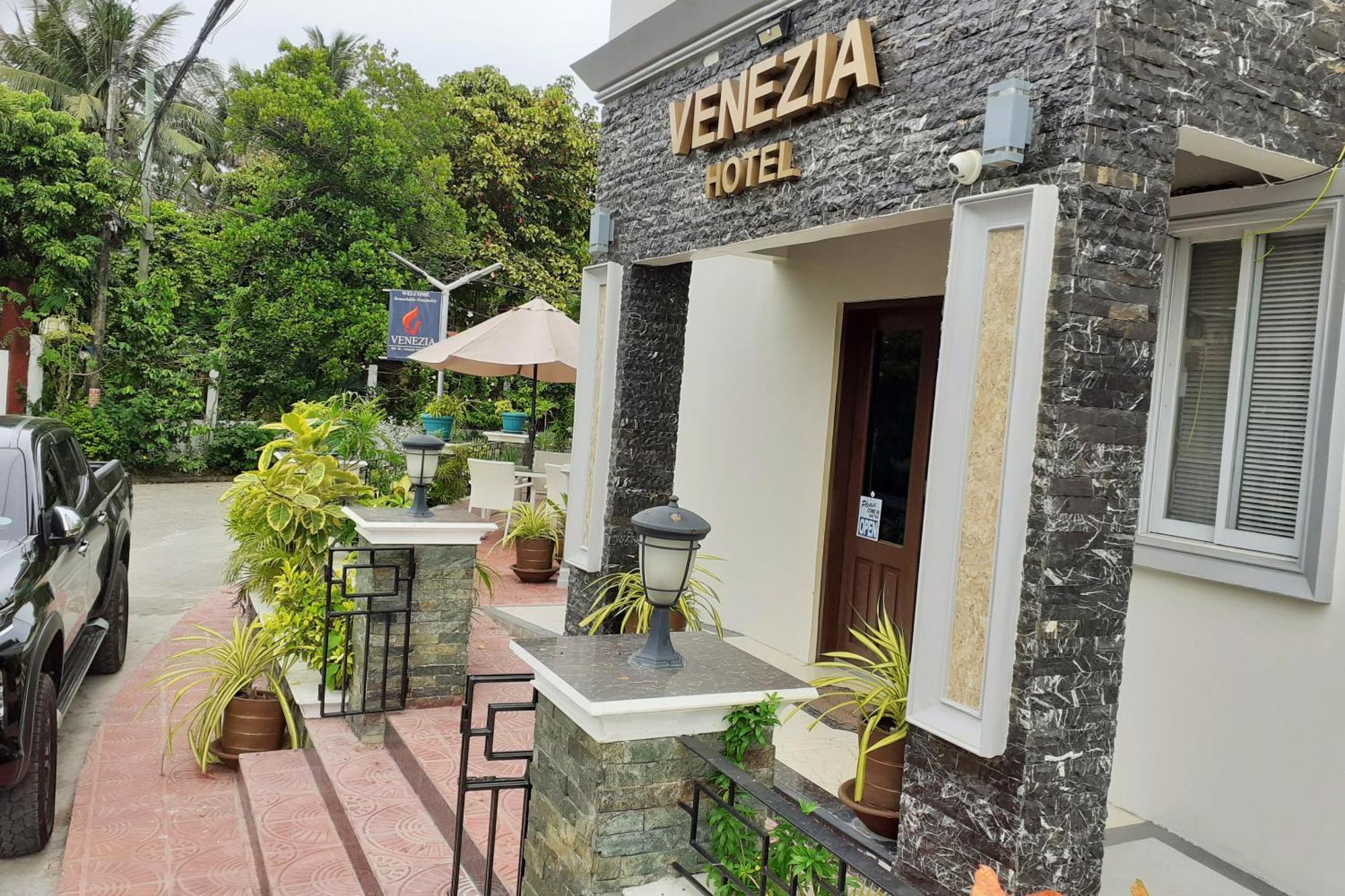 Venezia Suites Hotel Iloilo Eksteriør bilde